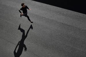 Cómo el asfalto en frío envasado permite reparar circuitos de running y ciclismo en horas